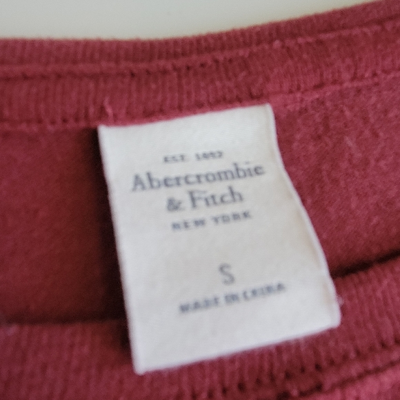 Abercrombie and Fitch burgundy sweater size small - Picture 4 of 4